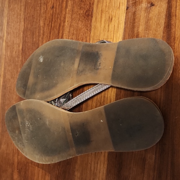 💙 10 for $20 flower flip flops - Picture 4 of 4